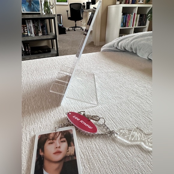 Stray Kids Phone Stand & Bag Charm - Lee Know - Picture 3 of 5